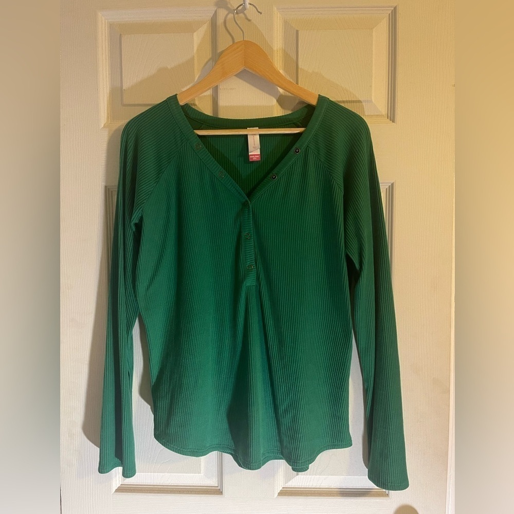 No Boundaries Green Long Sleeve Henley​​​​​​​